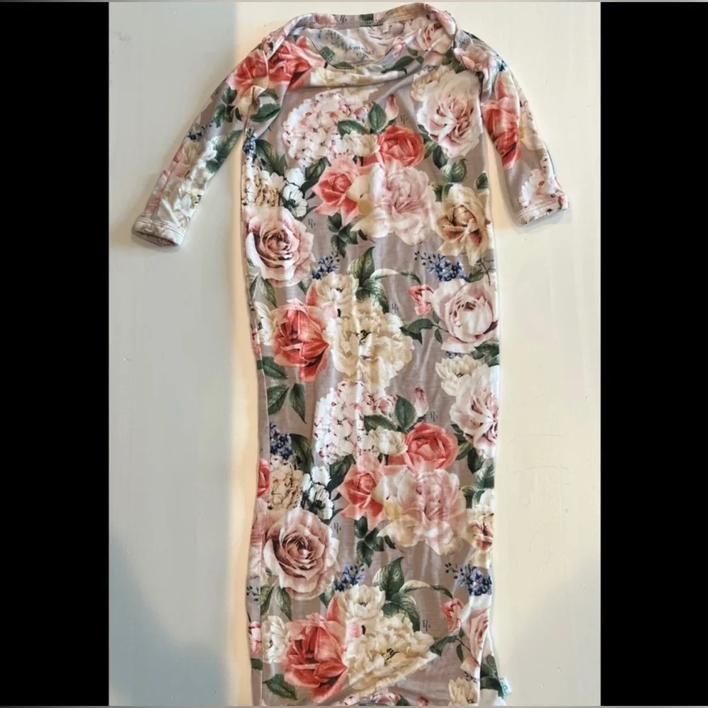 COPY - COPY - NWOT 0-3 month posh peanut zipper gown